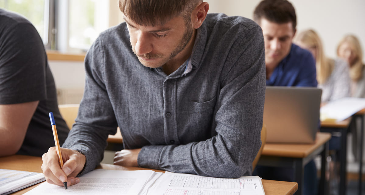 ¿Cómo son los procesos selectivos en la Administración Pública?